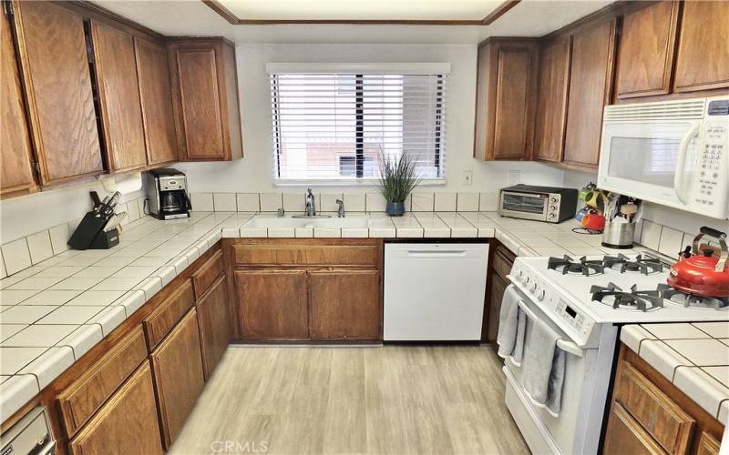 Lots of storage and counter space in the kitchen