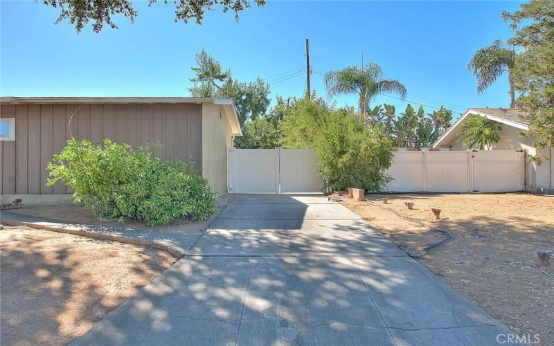 driveway to backyard