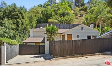 8410 Kirkwood Drive, Los Angeles, California 90046, 3 Bedrooms Bedrooms, ,2 BathroomsBathrooms,Residential Lease,Rent,8410 Kirkwood Drive,24429061