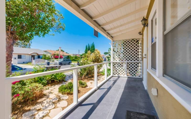 Entry porch perfect for people watching