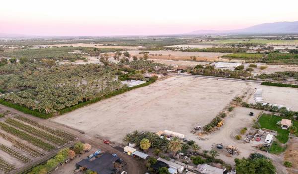 coachella empty lot irma (12 of 24)