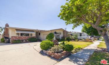 2902 Ladoga Avenue, Long Beach, California 90815, 2 Bedrooms Bedrooms, ,2 BathroomsBathrooms,Residential,Buy,2902 Ladoga Avenue,24427500