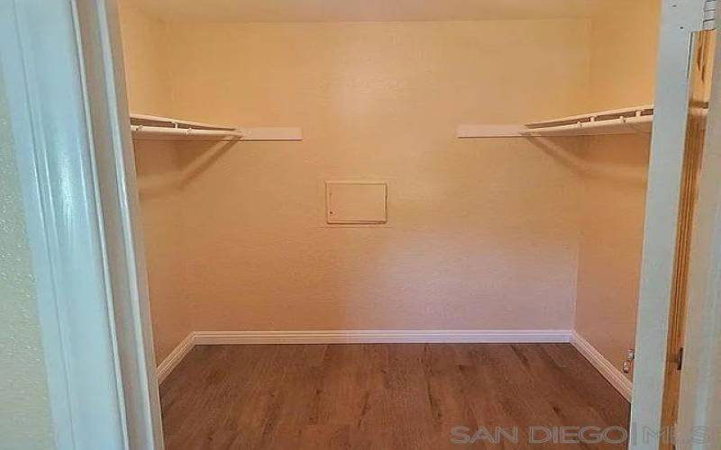 Walk-in Closet