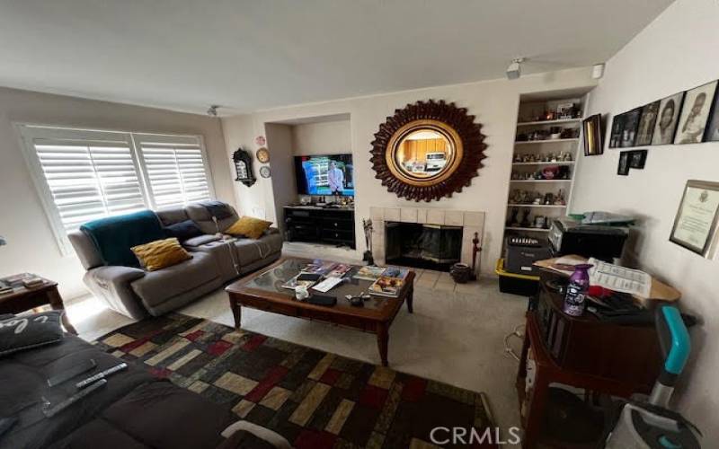 Family room w/Fireplace