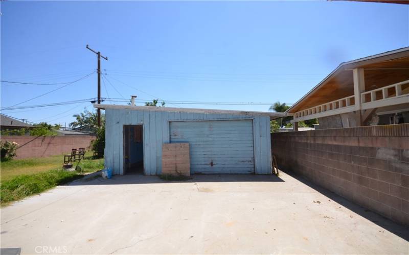 detached garage