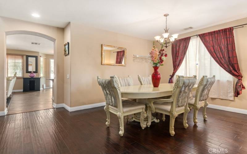 FORMAL DINING ROOM