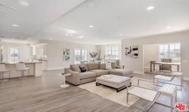 313 REEVES Drive 401, Beverly Hills, California 90212, 2 Bedrooms Bedrooms, ,2 BathroomsBathrooms,Residential Lease,Rent,313 REEVES Drive 401,24413717