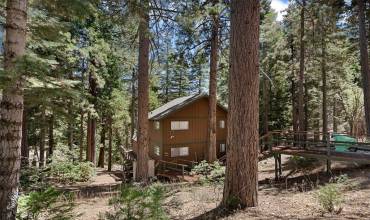 26522 Thunderbird Drive, Lake Arrowhead, California 92391, 3 Bedrooms Bedrooms, ,1 BathroomBathrooms,Residential,Buy,26522 Thunderbird Drive,RW24171475