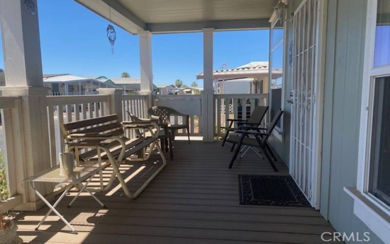 Nice front porch for coffee or Tea!