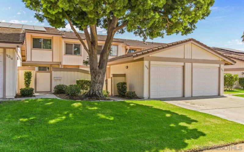 1 car detached garage (left half side) and 1 car driveway parking in front of garage