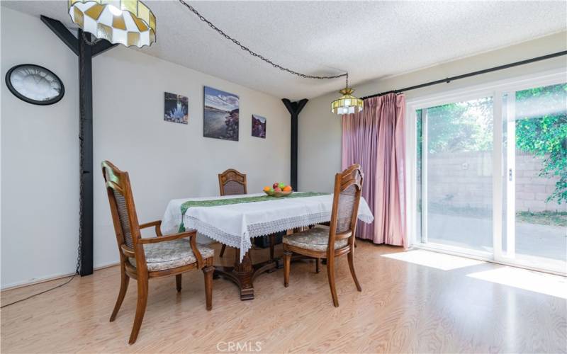 Dining area (next to Kitchen)