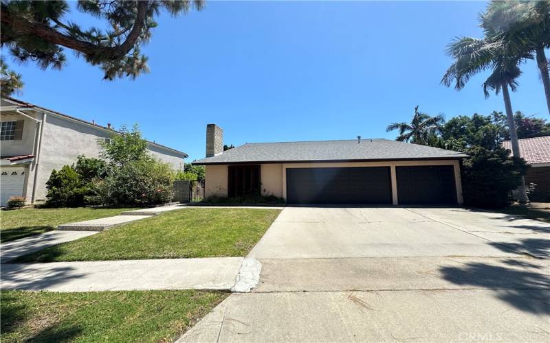 3-car garage (with wide driveway)