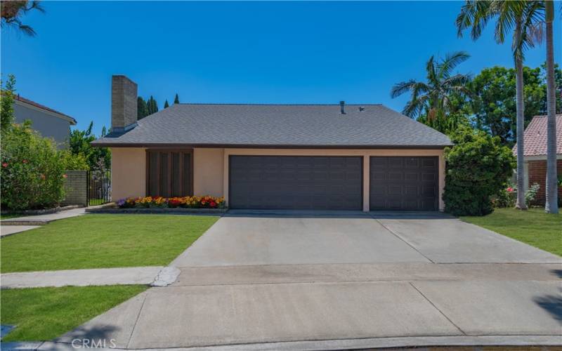 North facing- 3-car garage, 2-story home in quiet neighborhood