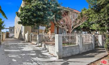 5422 LEMON GROVE Avenue 5422 1/2, Los Angeles, California 90038, 2 Bedrooms Bedrooms, ,2 BathroomsBathrooms,Residential Lease,Rent,5422 LEMON GROVE Avenue 5422 1/2,24430043