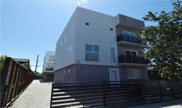 2412 Carmona Avenue 1/2, Los Angeles, California 90016, 3 Bedrooms Bedrooms, ,3 BathroomsBathrooms,Residential Lease,Rent,2412 Carmona Avenue 1/2,BB24172578