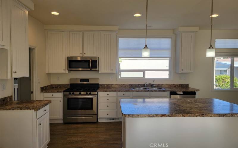 This kitchen is perfect for entertaining or for serious chefs!