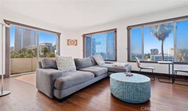 360 W Ocean Boulevard 502