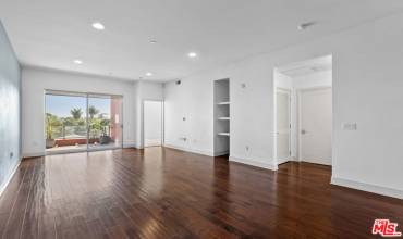 4211 Redwood Avenue 303, Los Angeles, California 90066, 2 Bedrooms Bedrooms, ,2 BathroomsBathrooms,Residential Lease,Rent,4211 Redwood Avenue 303,24429093