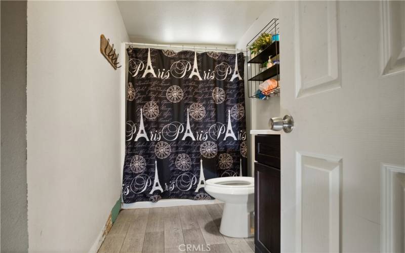 40322 Johnston - Bathroom