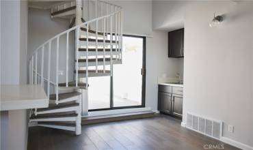 2110 S Bentley 302, Los Angeles, California 90025, 2 Bedrooms Bedrooms, ,2 BathroomsBathrooms,Residential Lease,Rent,2110 S Bentley 302,CV24172863