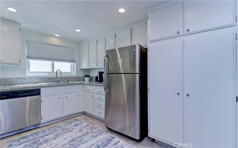 KITCHEN WITH RECESSED LIGHTING & GRANITE COUNTERTOPS