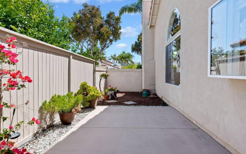 27-web-or-mls-27 - Side Patio