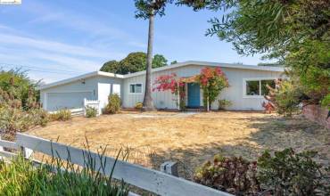 902 Saint Andrews Dr, El Sobrante, California 94803, 3 Bedrooms Bedrooms, ,1 BathroomBathrooms,Residential,Buy,902 Saint Andrews Dr,41070476