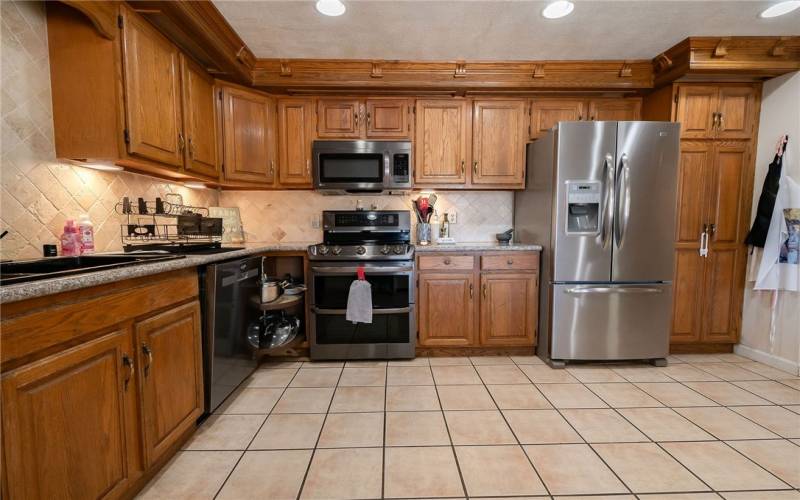 Kitchen newer stainless appliances and lighting