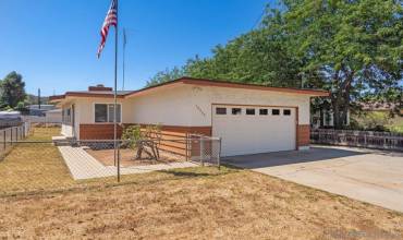 13503 Lakeshore Drive, Lakeside, California 92040, 3 Bedrooms Bedrooms, ,2 BathroomsBathrooms,Residential,Buy,13503 Lakeshore Drive,240019800SD