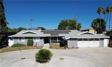 Charming Single-Story Home With Solar Panels!