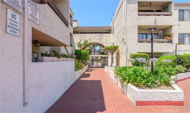 700 W 3rd Street B206, Santa Ana, California 92701, 2 Bedrooms Bedrooms, ,2 BathroomsBathrooms,Residential,Buy,700 W 3rd Street B206,OC24173700