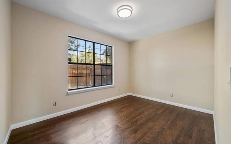 Dining Room - WithOUT Virtual Staging