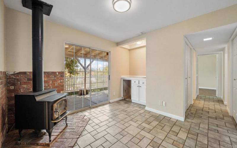 Kitchen Breakfast Area With a coffee or Wine Bar, Room for Wine Cooler