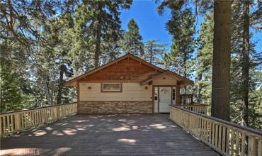 676 Lake Drive, Lake Arrowhead, California 92352, 2 Bedrooms Bedrooms, ,2 BathroomsBathrooms,Residential,Buy,676 Lake Drive,EV24173437