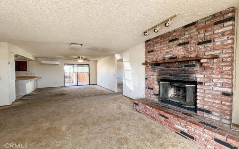 Living room w/ fireplace