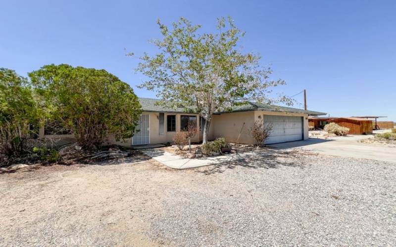 Front Yard w/ circular driveway