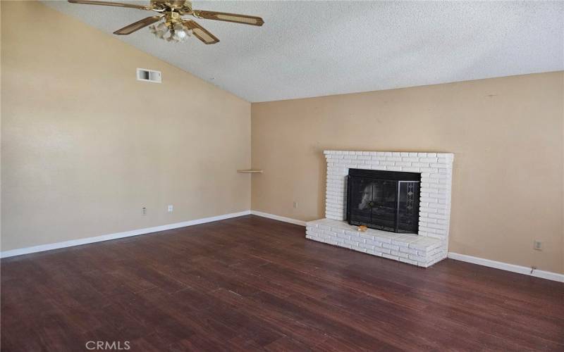 Livingroom Fireplace W/ Ceiling fan