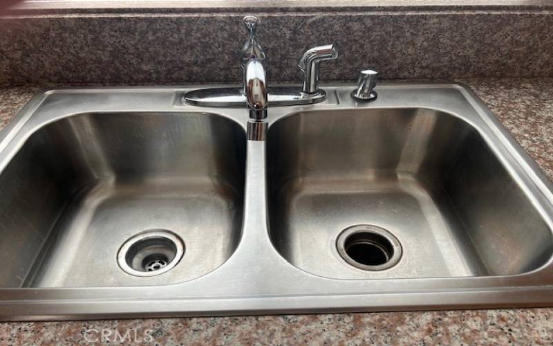 Stainless steel sink.