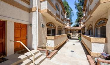 20008 Sherman Way D, Winnetka, California 91306, 4 Bedrooms Bedrooms, ,4 BathroomsBathrooms,Residential,Buy,20008 Sherman Way D,SR24166904