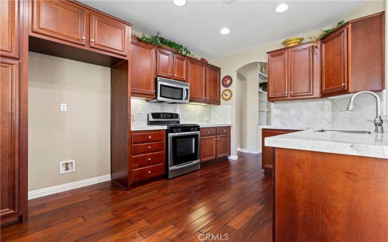 Kitchen-Quartz Counters-Stainless Steel Appliances