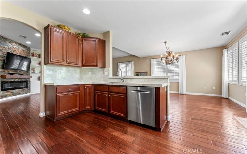 Kitchen-Deep 2 Compartment Sink-Quartz Counters and Splash-Looking to Dining Room