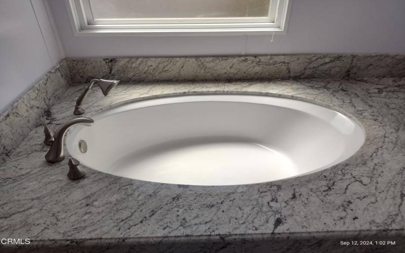 Luxury Oval Bathtub