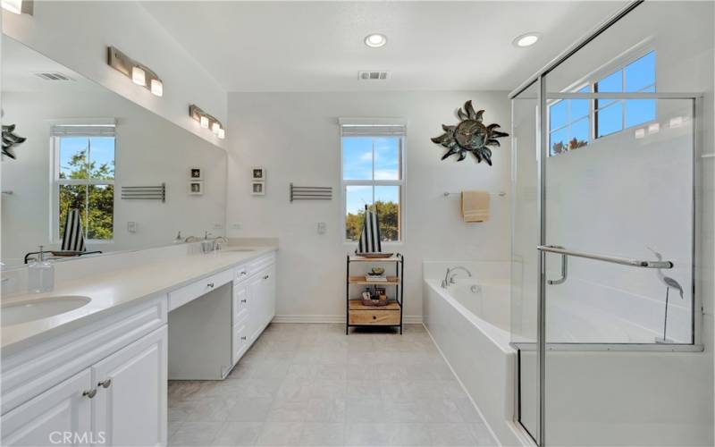 Spa-like primary en-suite bathroom w/ great natural light