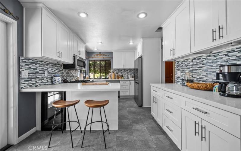 Kitchen with Breakfast Bar