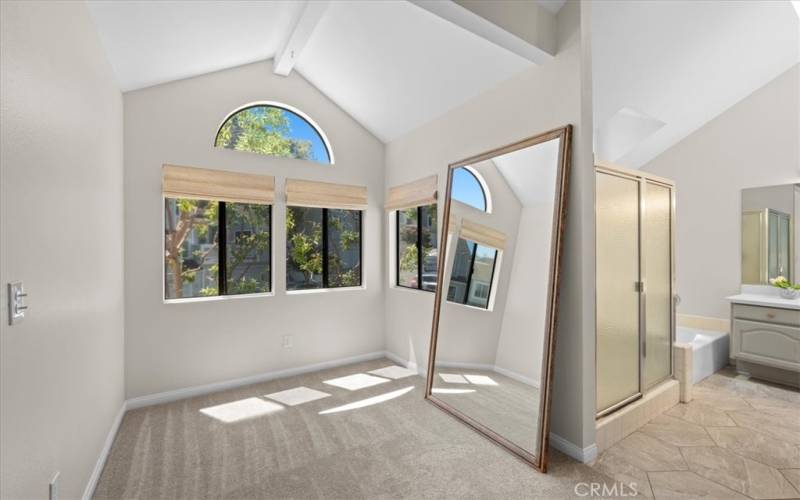 Primary bedroom sitting area