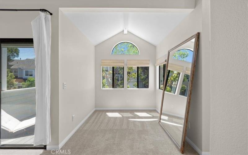 Primary bedroom sitting area