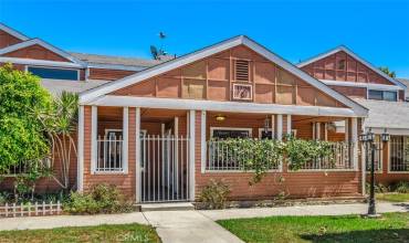 1725 W 3rd Street 2, Santa Ana, California 92703, 3 Bedrooms Bedrooms, ,2 BathroomsBathrooms,Residential,Buy,1725 W 3rd Street 2,PW24171998