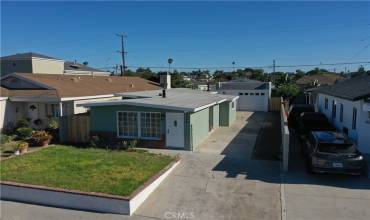 Front of house with a long driveway & garage