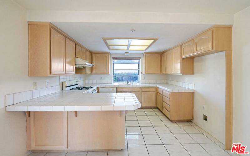 breakfast bar and kitchen