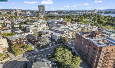 320 Park View Ter 301, Oakland, California 94610, 2 Bedrooms Bedrooms, ,2 BathroomsBathrooms,Residential,Buy,320 Park View Ter 301,41070883